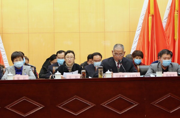 2图为姜颖、梁龙义、王建辉、栗红、陈爱军等领导同志等在主席台就座。.JPG